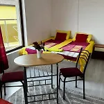 Apartment къща поморини *